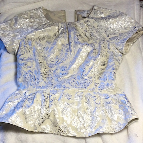 ⭐️ Forever21 Cream Metallic Silver Floral Print Short Short sleeve Blouse - Picture 11 of 11